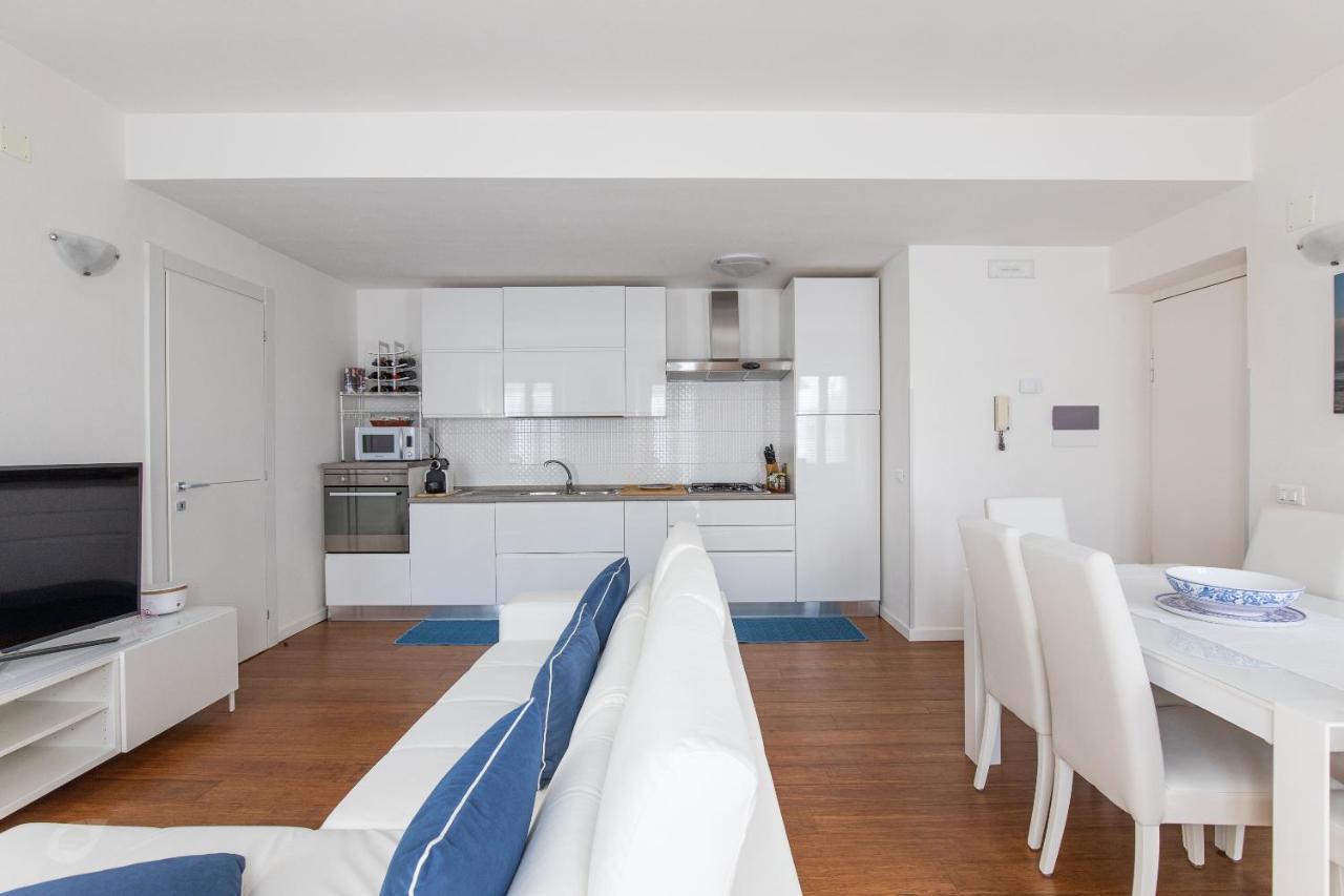 Elena House White Apartment Виареджо Екстериор снимка